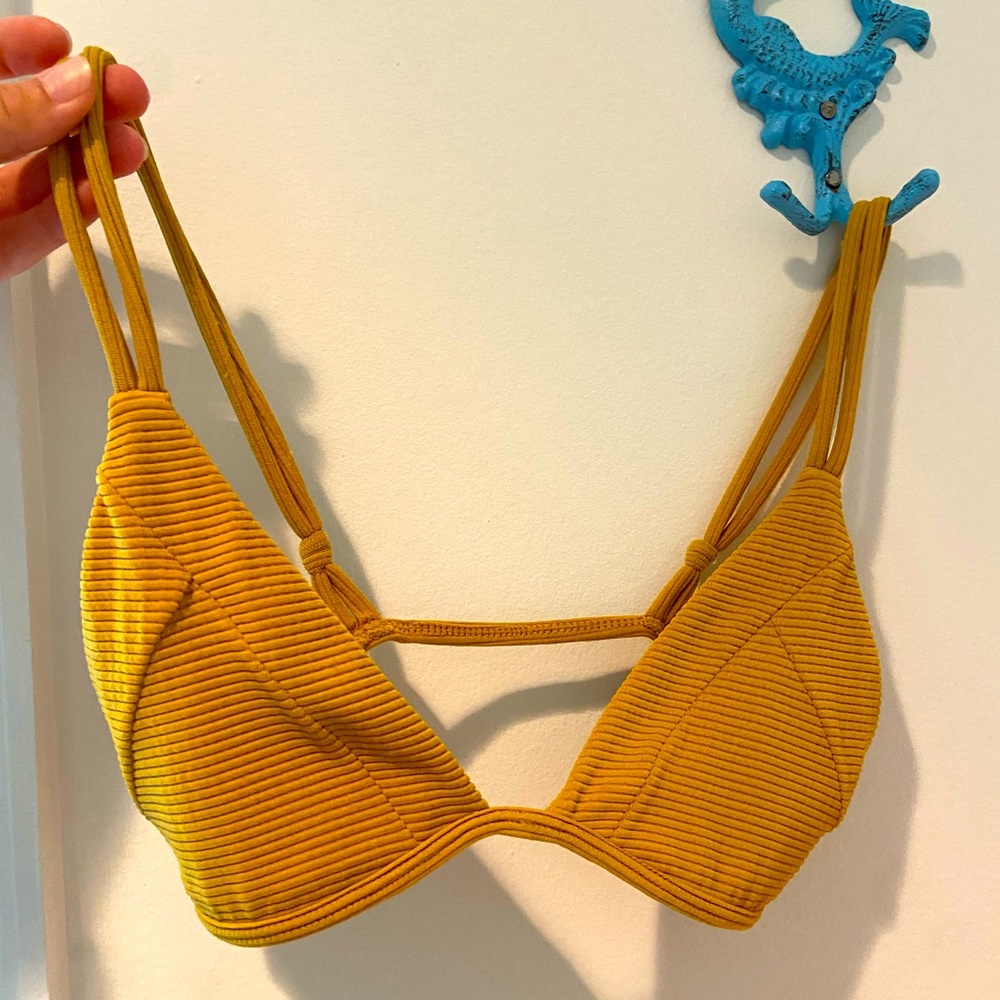 Benoa bikini top